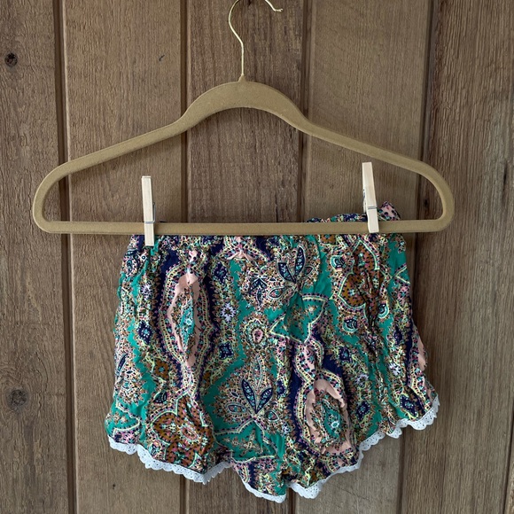 Colorful- Boho- Shorts - Picture 3 of 3